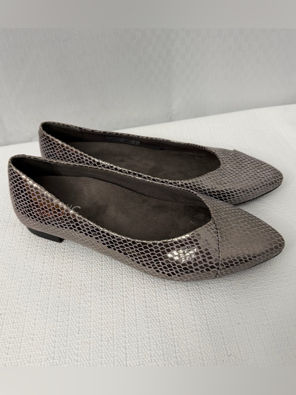 Vionic Caballo Metallic Snakeskin Pointed Toe Flats Women’s Size 6 Gunmetal Gray